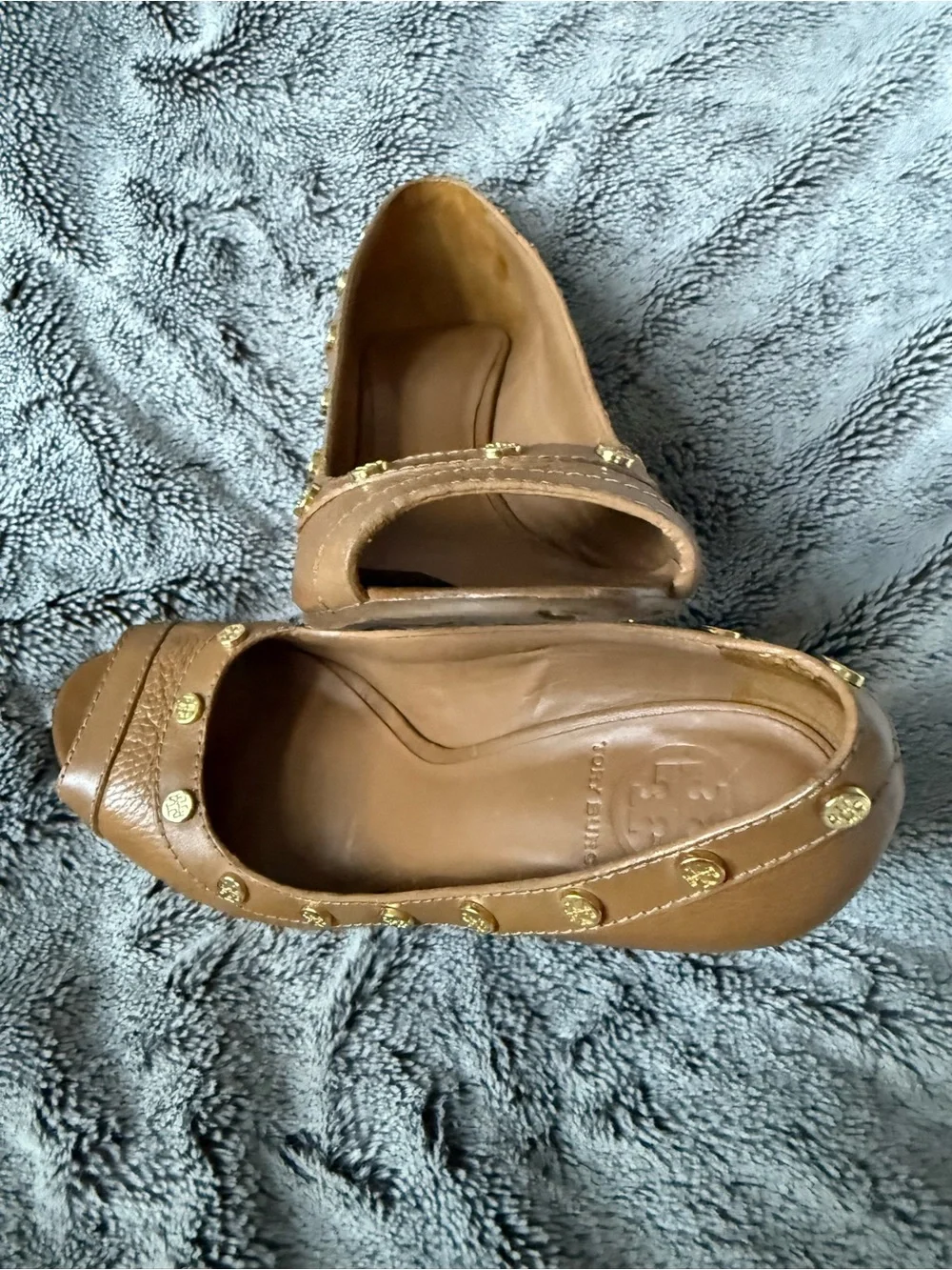 Tory Burch Camel Brown Leather Peep-Toe Pumps with Gold logo studs